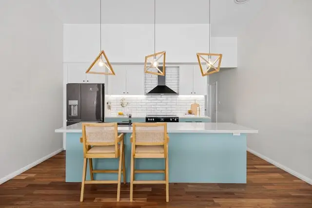 집안에 가구가 들어오는 꿈, 가전이 들어오는 꿈, 새로운 사람이 들어오는 꿈, 동물이 들어오는 꿈 해몽