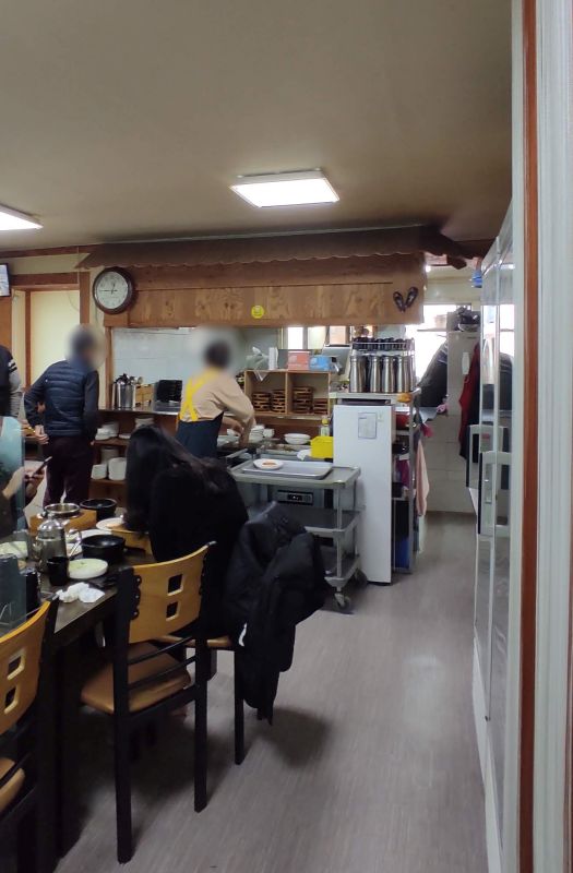 가정집 같은 실내공간