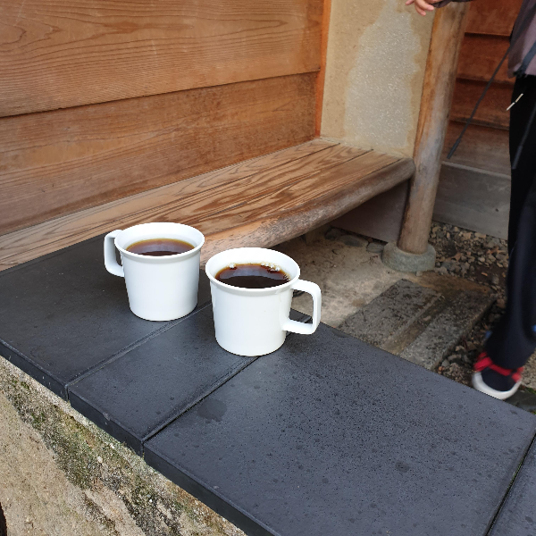 교토 카페 투어 ② 위켄더스 커피, 스마트 커피, 스텀프타운 커피, 가라후네야 커피 (니시키 시장)_위켄더즈_외부 좌석