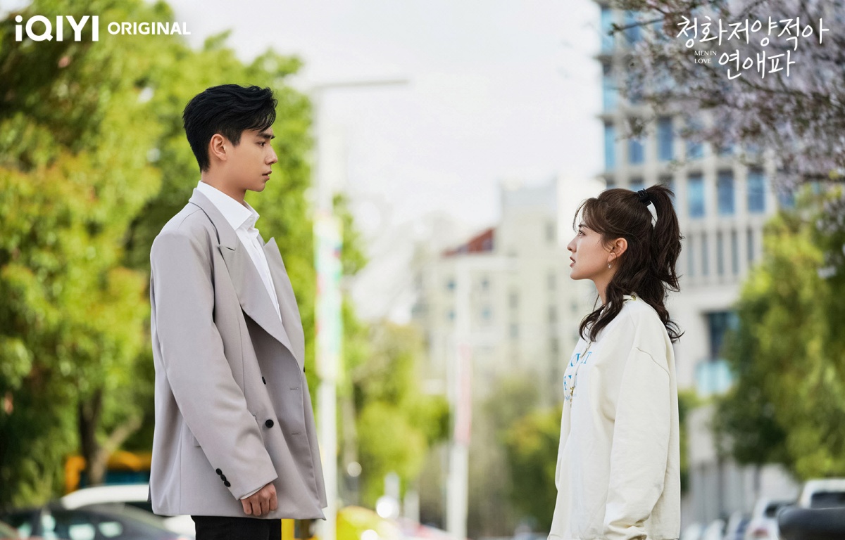 청화저양적아연애파-호일천과 양결-서로 마주보고 있는 모습