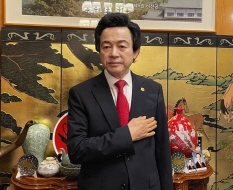 허경영 경례