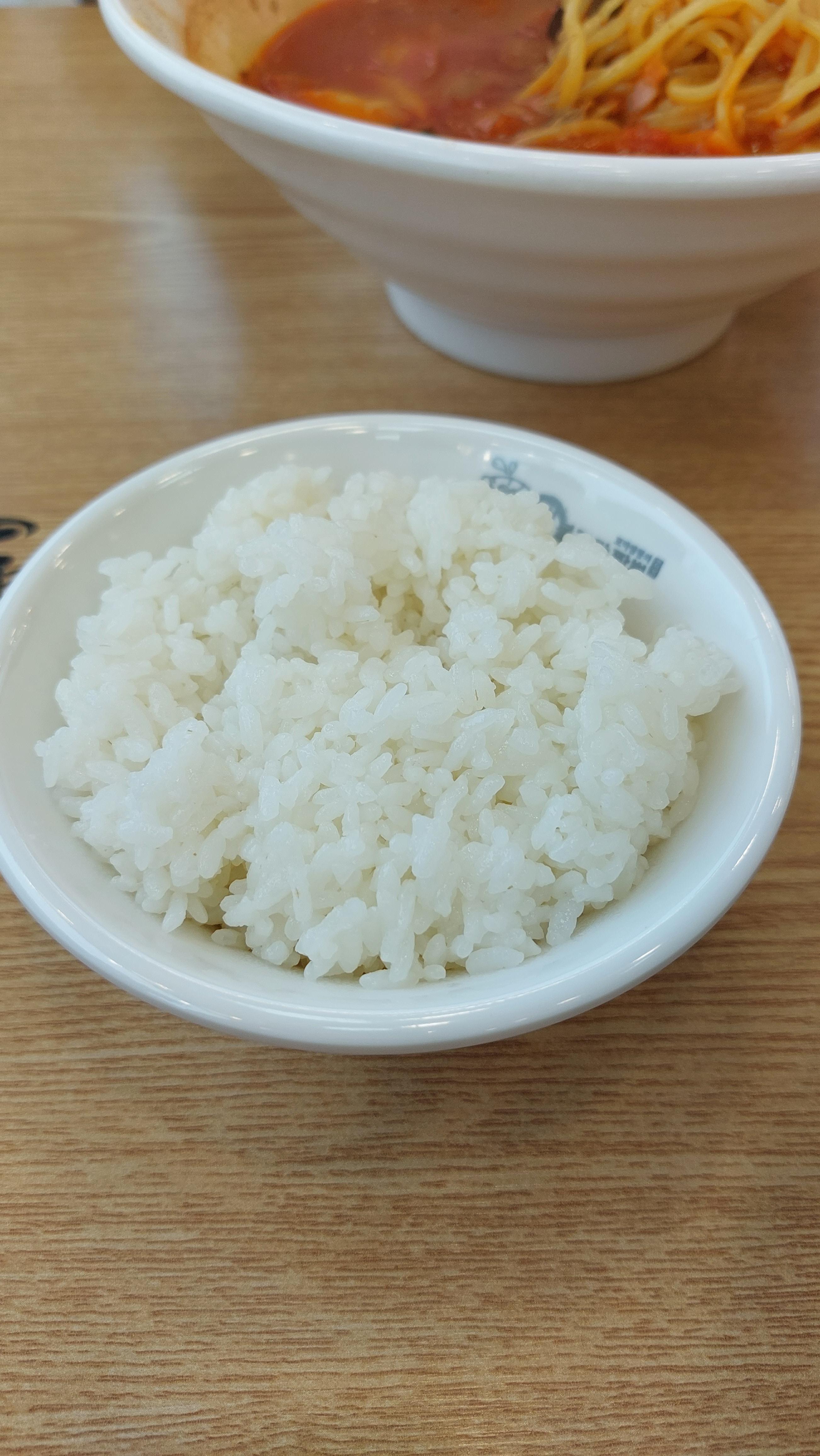 밥도 우리가 아는 평범한 밥입니다