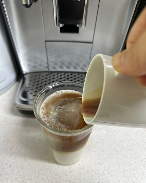 어메이징 오트 바리스타에 에스프레소 넣기