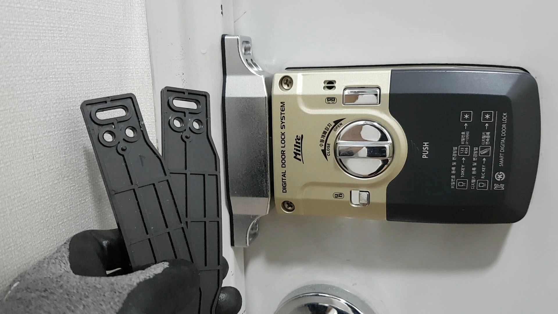 도어록 간격 넓을 때 사용 부품