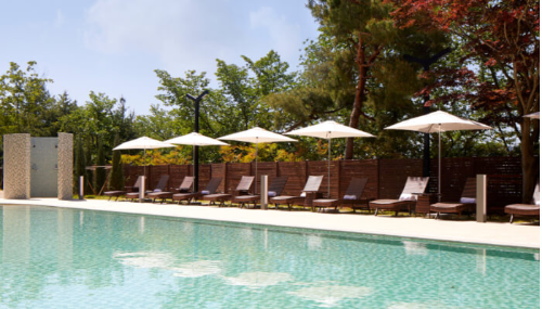 라한셀렉트 경주 야외수영장 전경