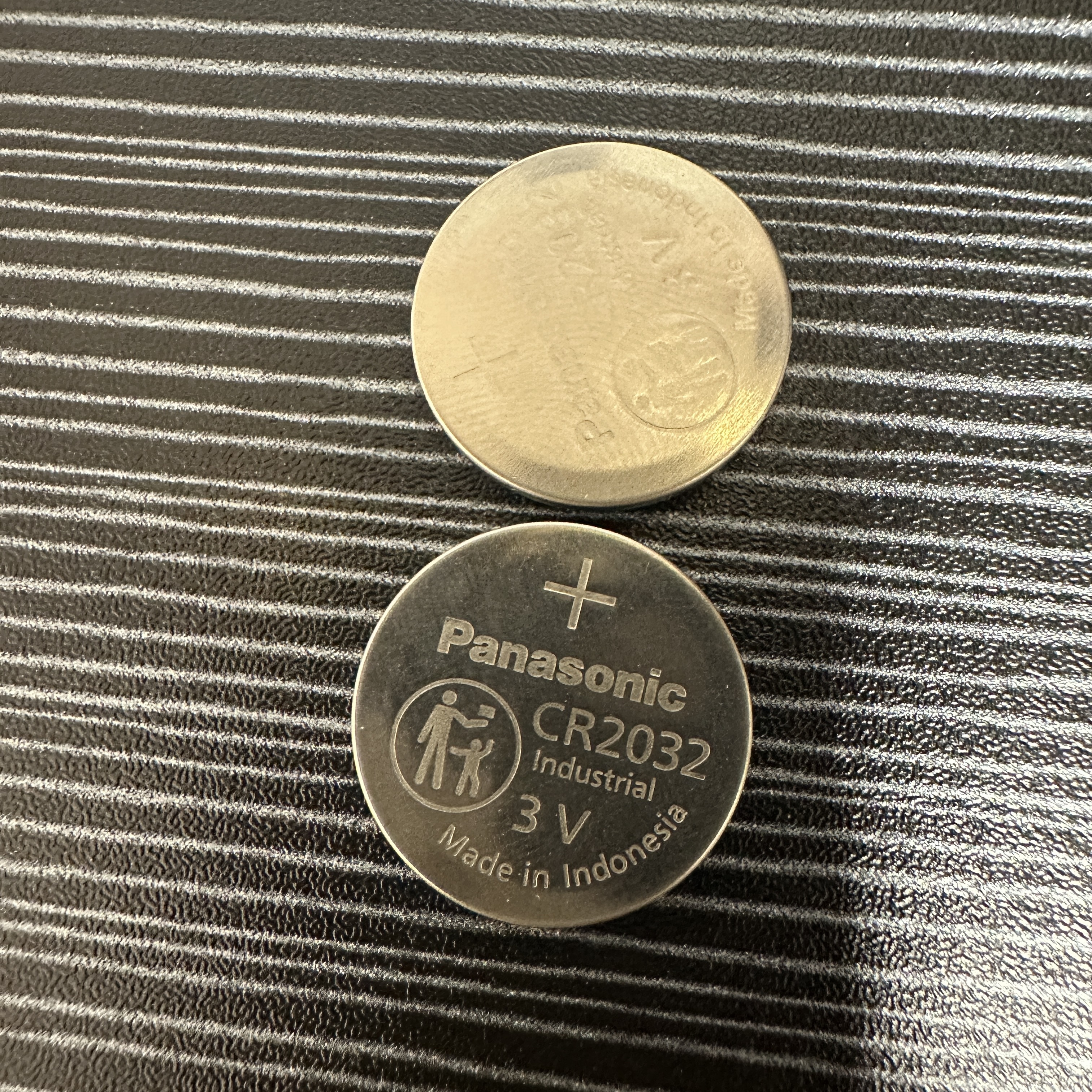 로지텍_키즈투고2_블루투스키보드_배터리교체