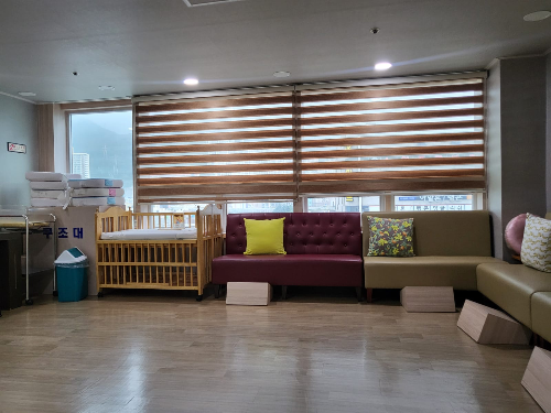 산후조리원수유실, 신생아수유