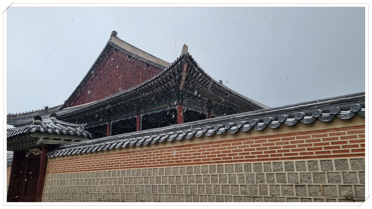 경복궁 경회루와 담