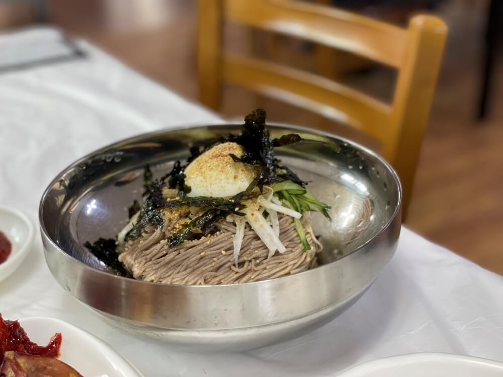 공항메밀국수-동치미-메밀국수