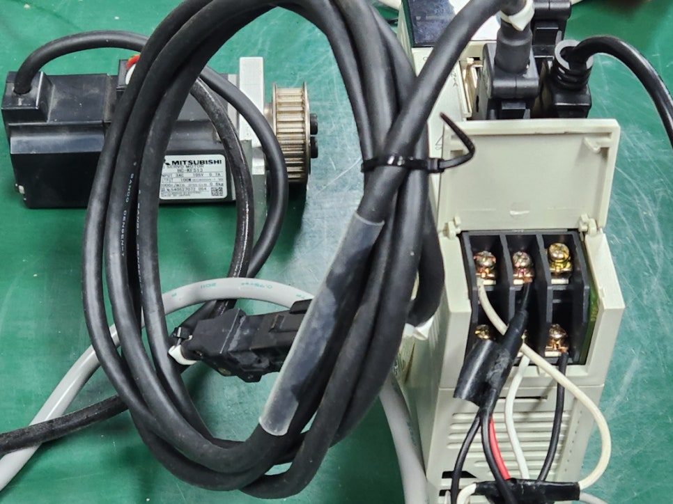 미쓰비시(MITSUBISHI) 서보드라이버 MR-J2S-10A PCB 불량소자 교체
수리 과정 by 메트영남