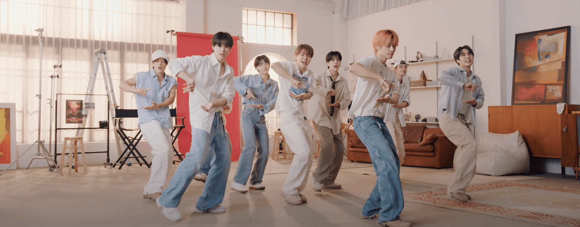 “AURA” 에서 더보이즈 멤버들 사진