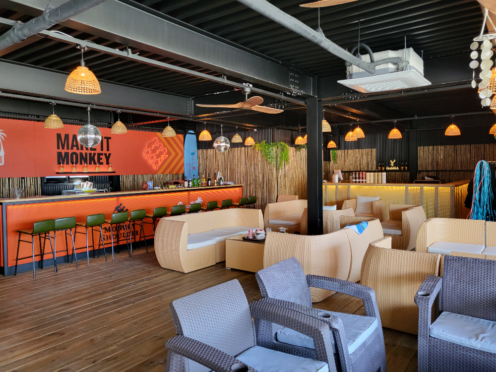 강원도 설악해수욕장 수제버거 맛집 '메타비치 양양' 실내 좌석