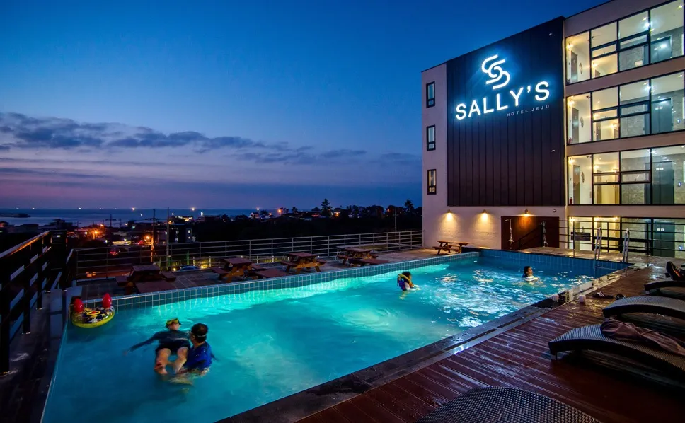 샐리스-호텔-인피니티풀