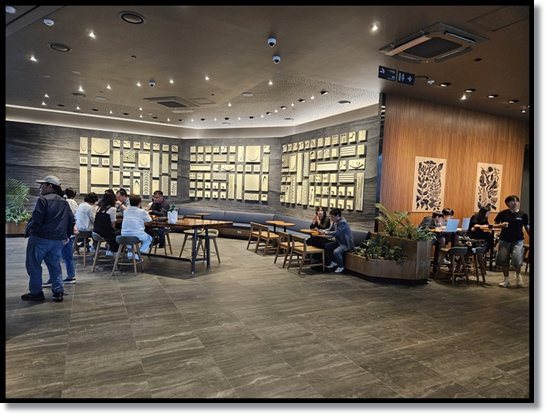 스타벅스 더북한강R점 방문 후기: 북한강 뷰 맛집 끝판왕! 뷰, 펫 프렌들리, 독특한 메뉴까지 완벽 정리!