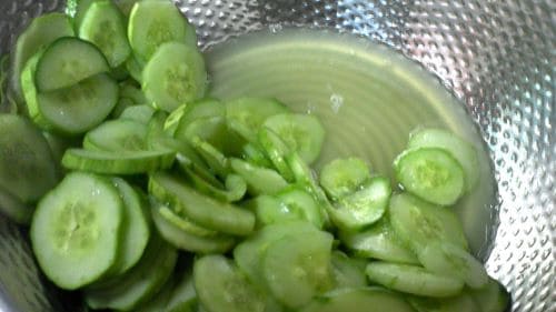 오이양파무침-만들기-만드는법-손질하기-소금-절이기