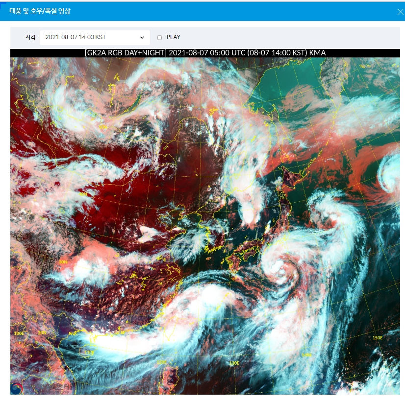 강력한 태풍의 위성 영상