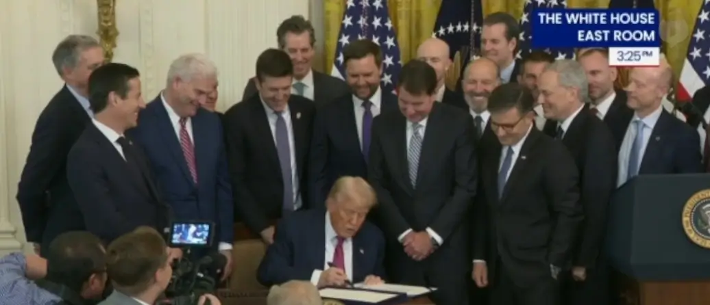 트럼프-GENIUS법-서명1