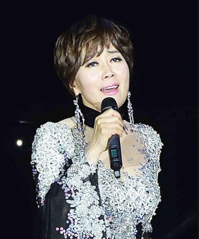 가수-하춘화