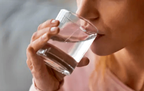 식사-전-물-한-잔-마시기