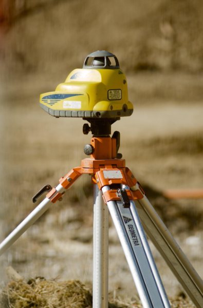 레이저 수평 활용과 타일 배치 전략