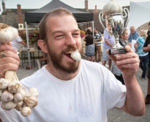 마늘 먹는 꿈 마늘 쪼개는 꿈 마늘 캐는 꿈