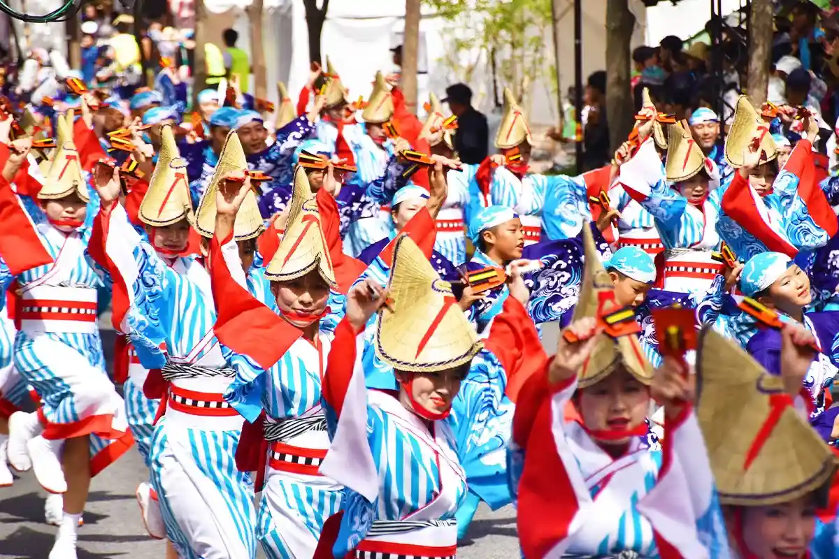 요사코이 축제 퍼레이드