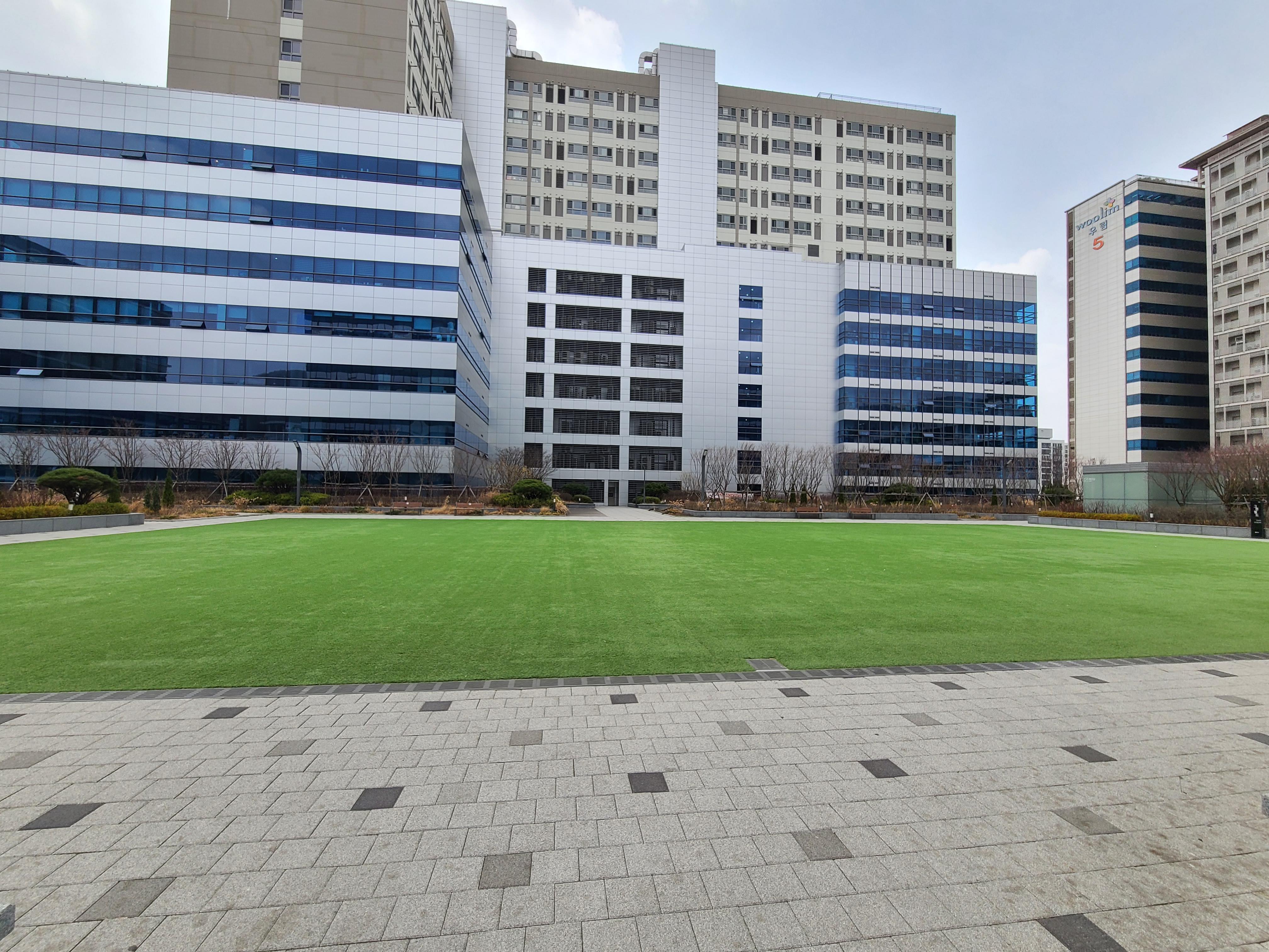 성남 SK V1 A동, B동 연결통로1