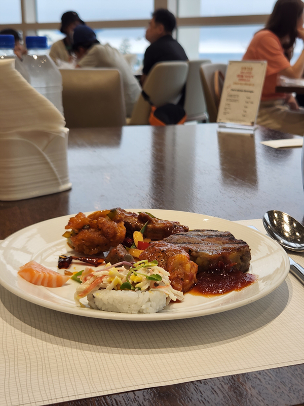 접시에_담은_음식들