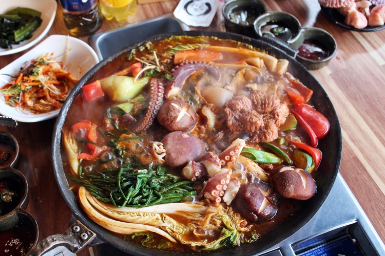 생방송오늘저녁 대구 달서구 월성동 탱글탱글한 문어와 쫄깃한 물갈비가 만나 탄생한 경상도식 갈비전골 칼칼한 문어 물갈비 맛집 추천