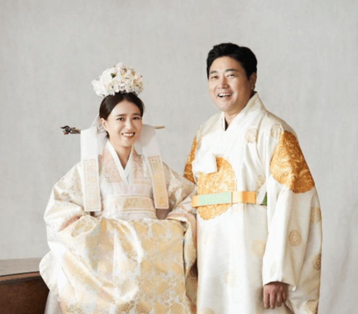 양준혁이-하얀색-한복을-입고-와이프와-웨딩화보를-찍은-모습