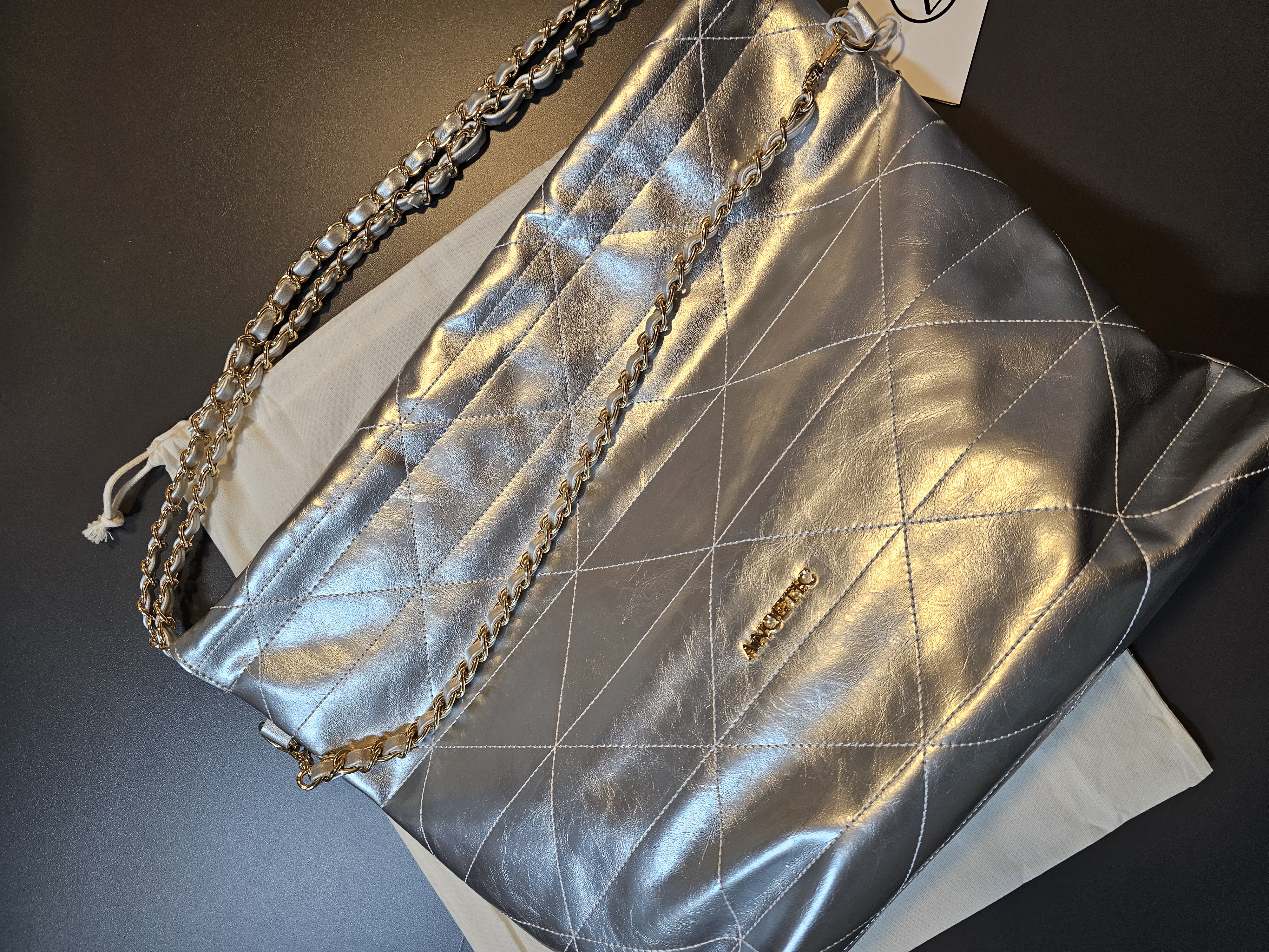 아노에틱 드로우 체인 숄더백