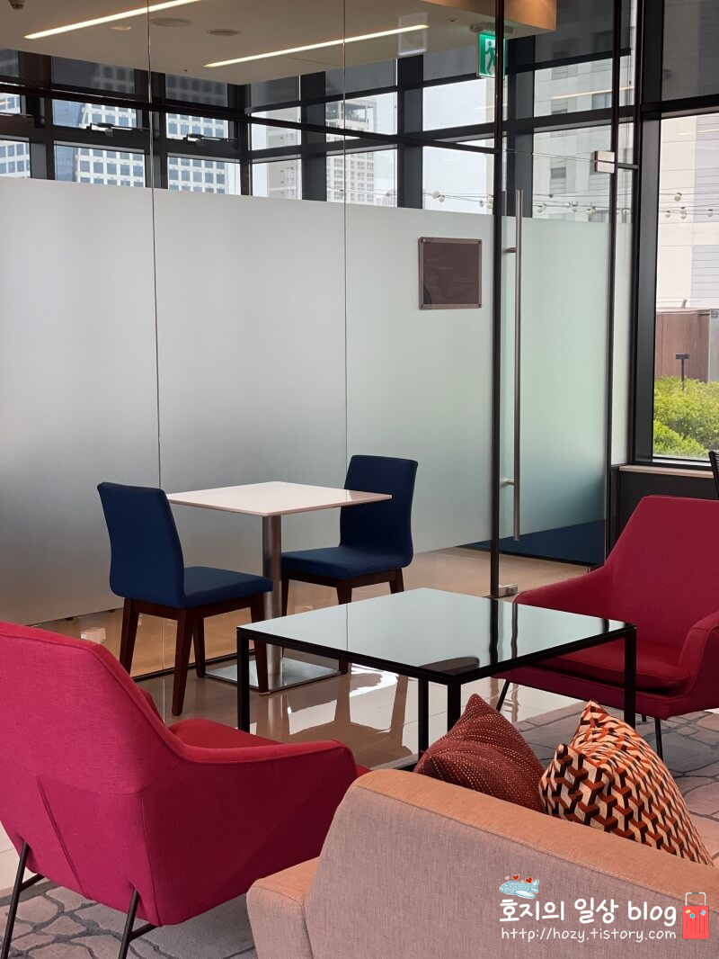 코트야드 메리어트 수원 라운지 전경