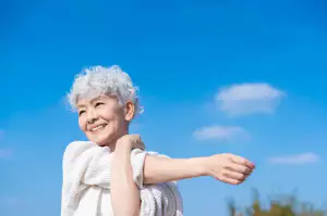 행복해보이는 노인