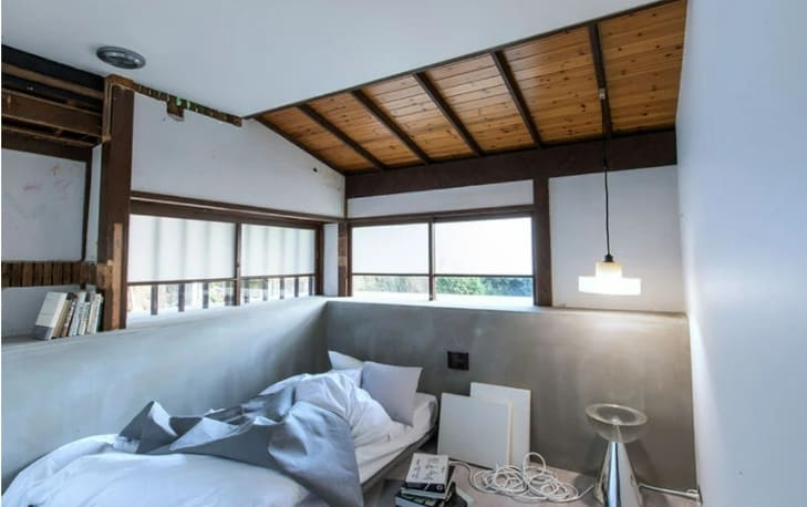 일본 목조 가옥을 모르타르 덩어리로 반쯤 묻어버린 디자이너 VIDEO: Old japanese house half-buried in mortar mass emerges in renovation by naoshi kondo