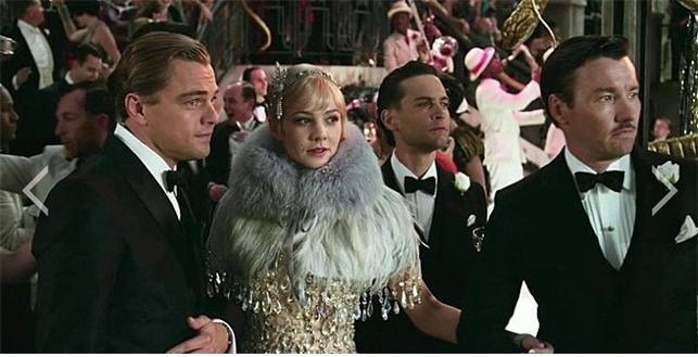 레오나르도 디카프리오가 주연한 영화 <위대한 개츠비>의 한 장면, 개츠비가 사랑하는 여인과 함께 있는 장면