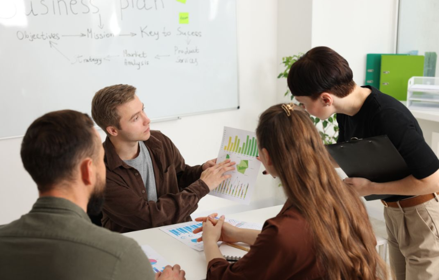 alt: "청년 고용 안정과 직장 생활"