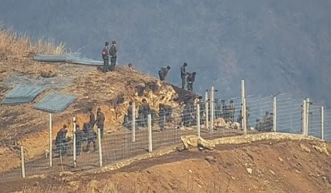 DMZ 철책과 전술도로를 만드는 이유