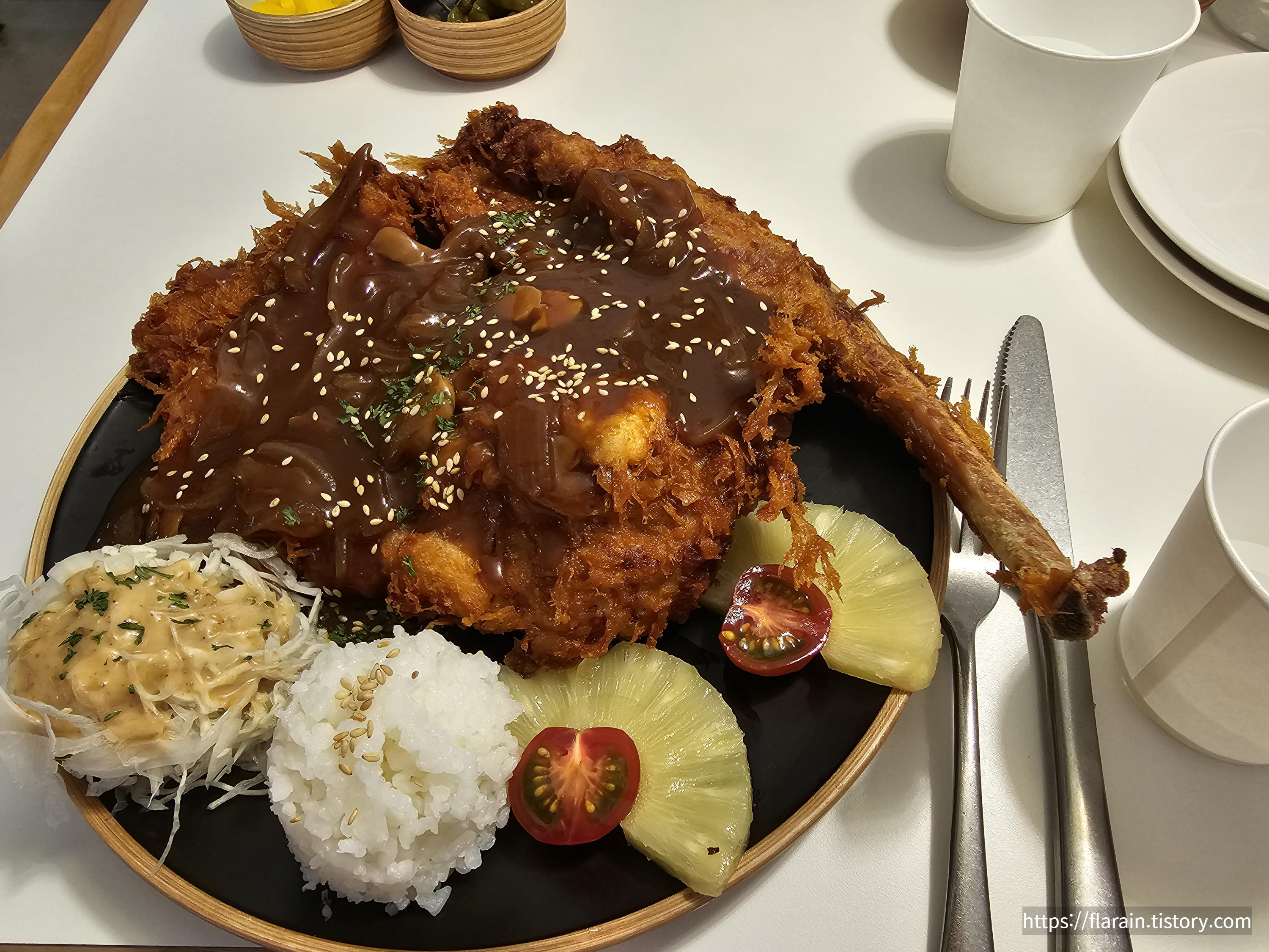 초이다이닝 마제소바 뼈돈까츠