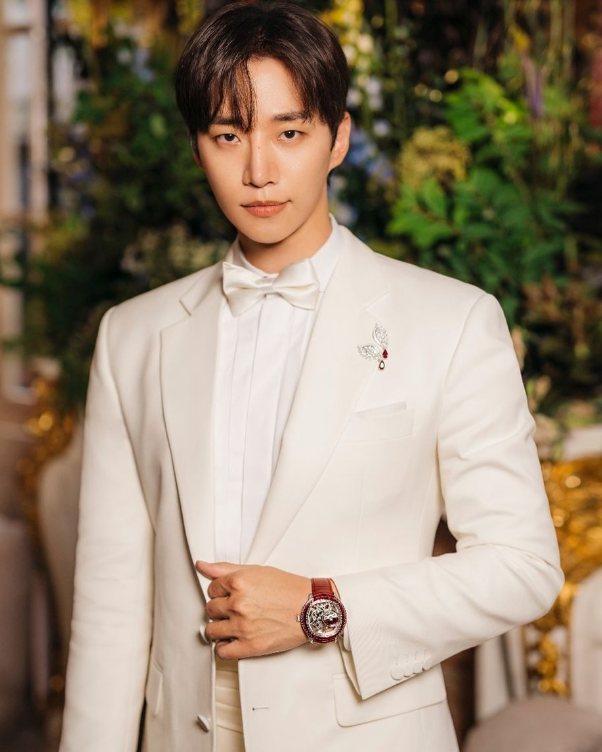 이준호 프로필 배우 드라마 가수 여자친구 작품활동 화보 캐셔로 사진