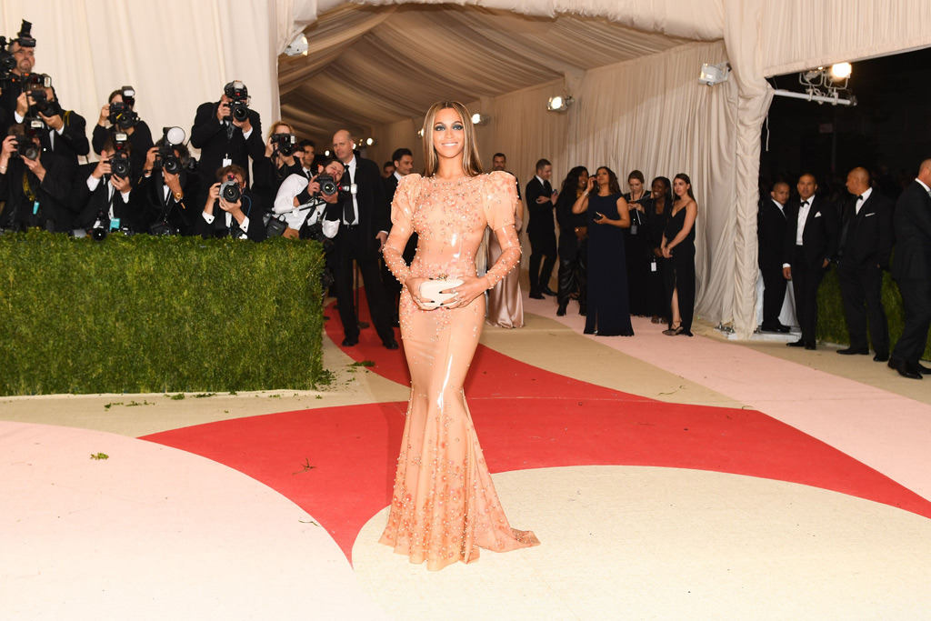 Beyonc&eacute; in a Givenchy dress