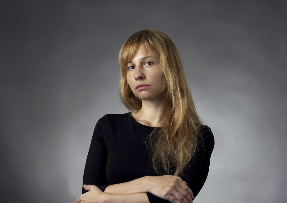 무뚝뚝함과 권태의 차이를 비교하는 이미지