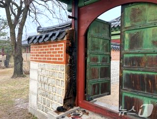 경복궁 화재 자선당 문 일부 불 연기 이유 원인