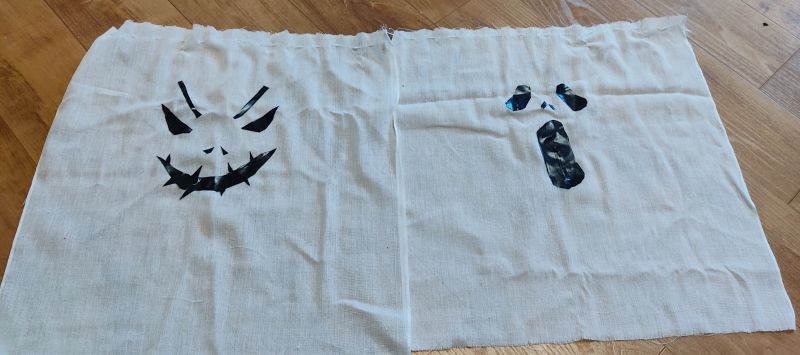 소창을 크게 자르고 검정테이프로 표정을 만들어줌