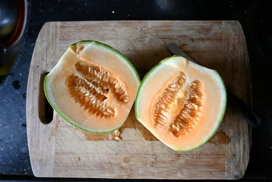 반으로-자른-멜론-사진