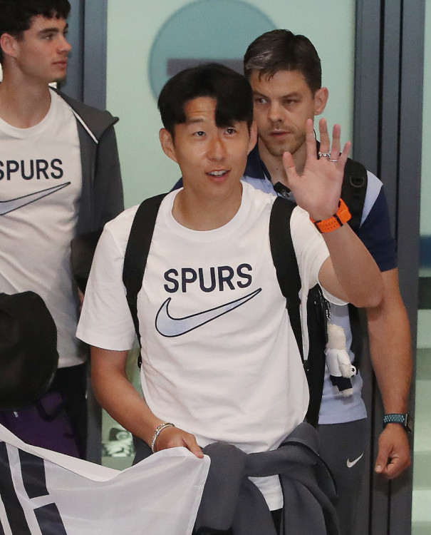 갤럭시 워치 울트라 차고 온 손흥민 입국!