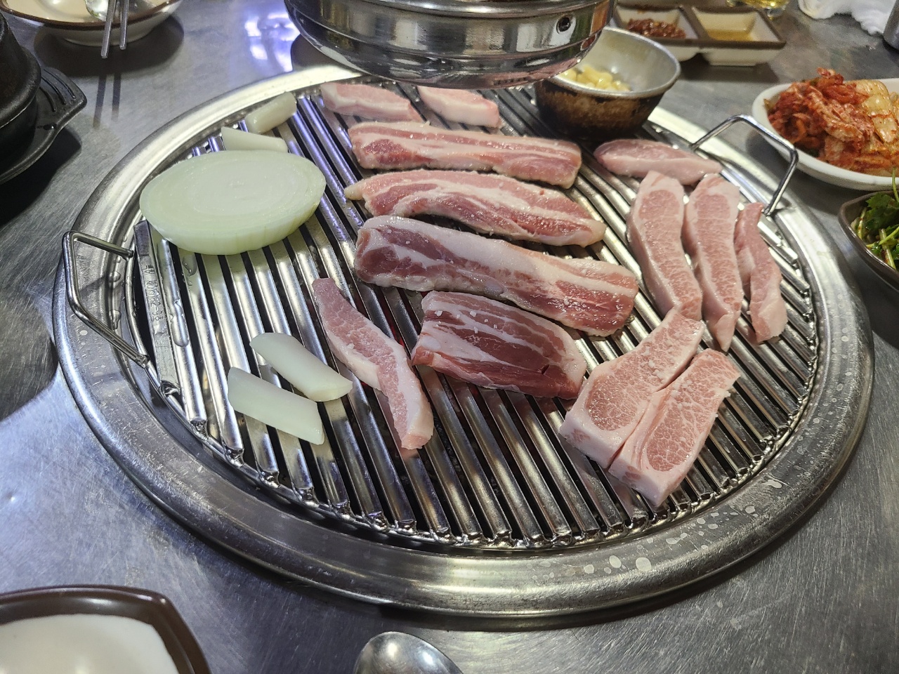 양념이 않은 삼겹살과 항정살