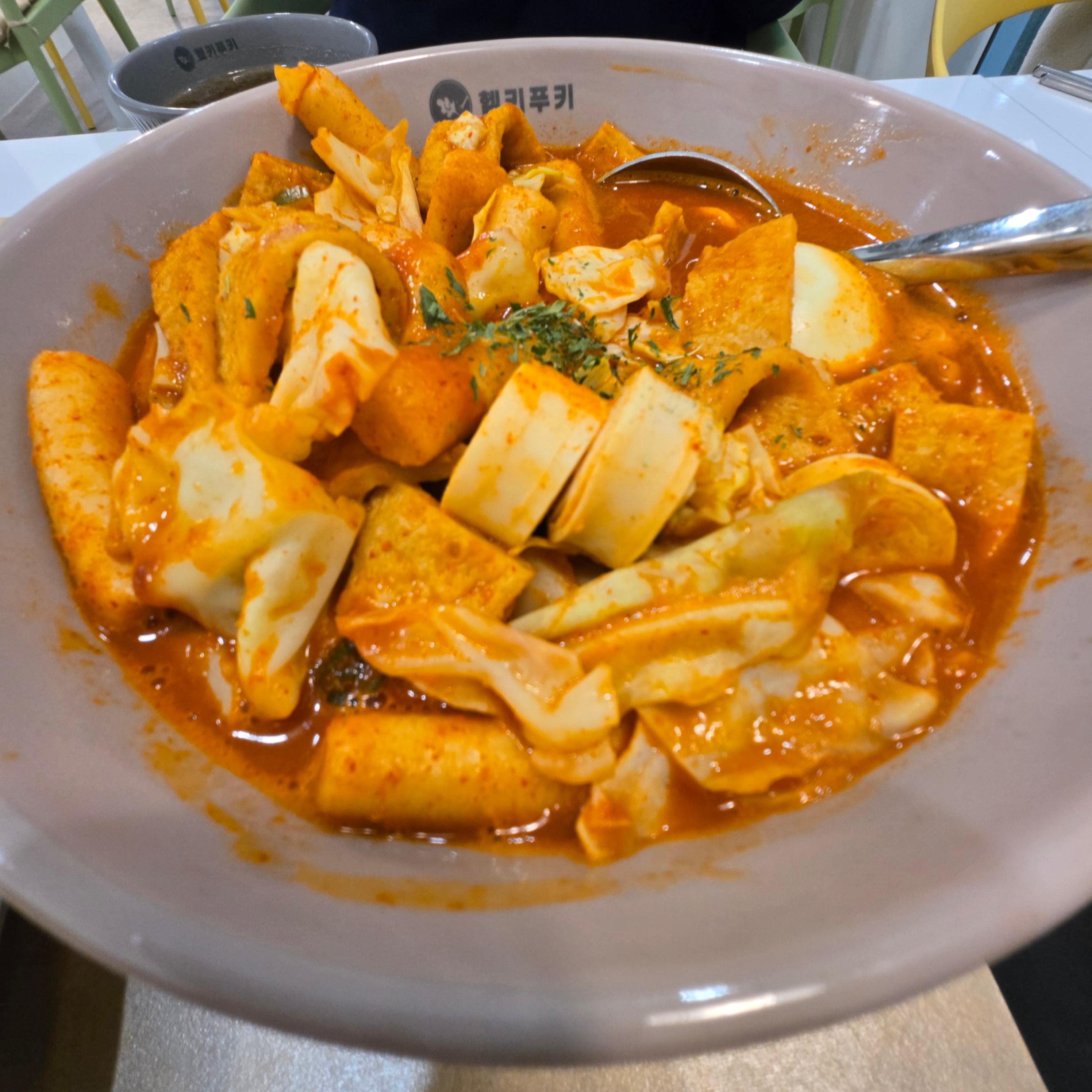 헬키푸키 목동파라곤점 스리라차 떡볶이