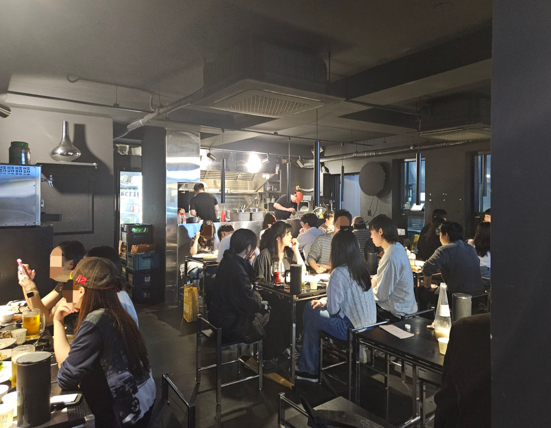 윤공 퓨전한식 내부