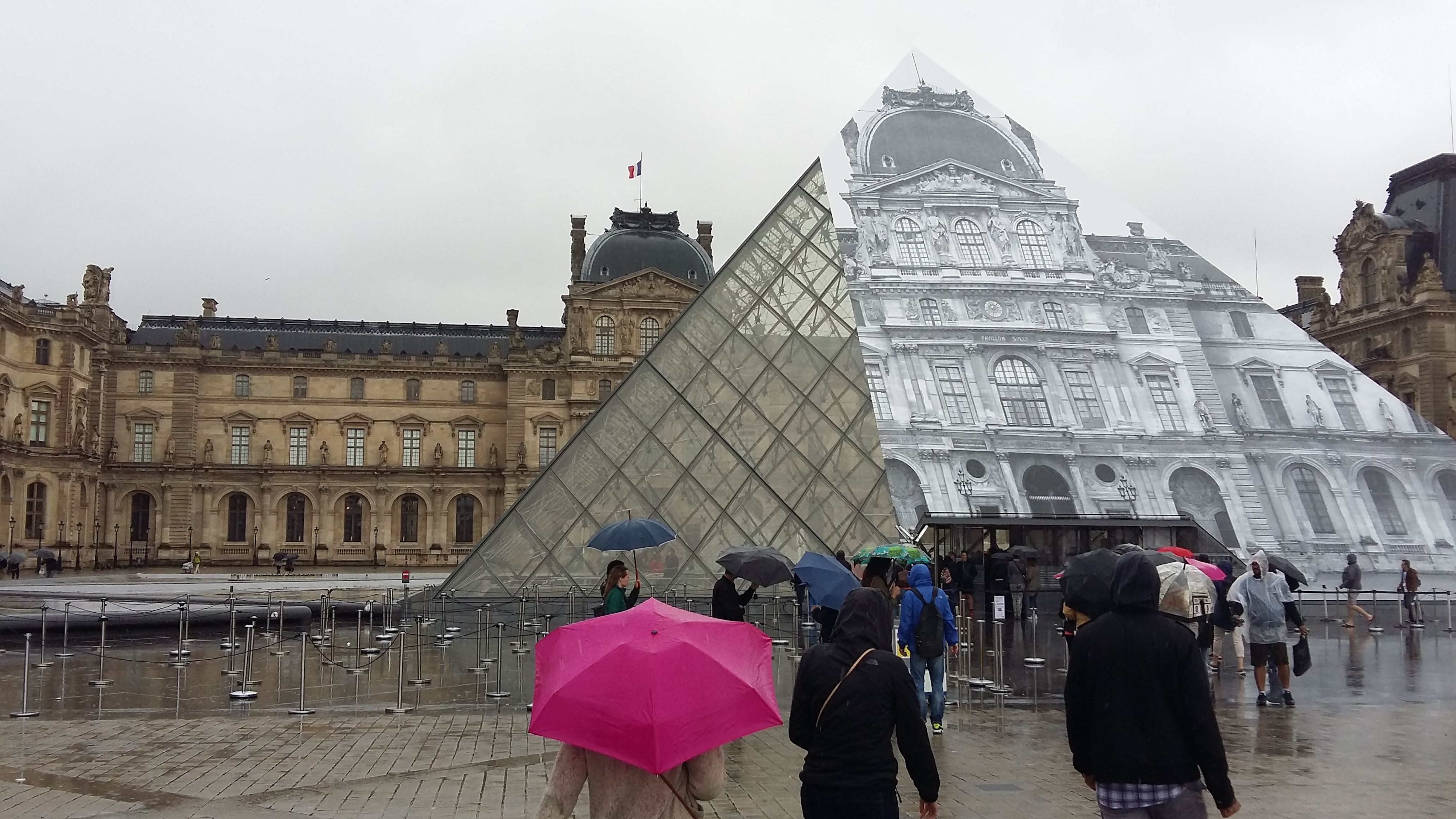 프랑스 파리 루브르 박물관 랜드마크 근접샷
