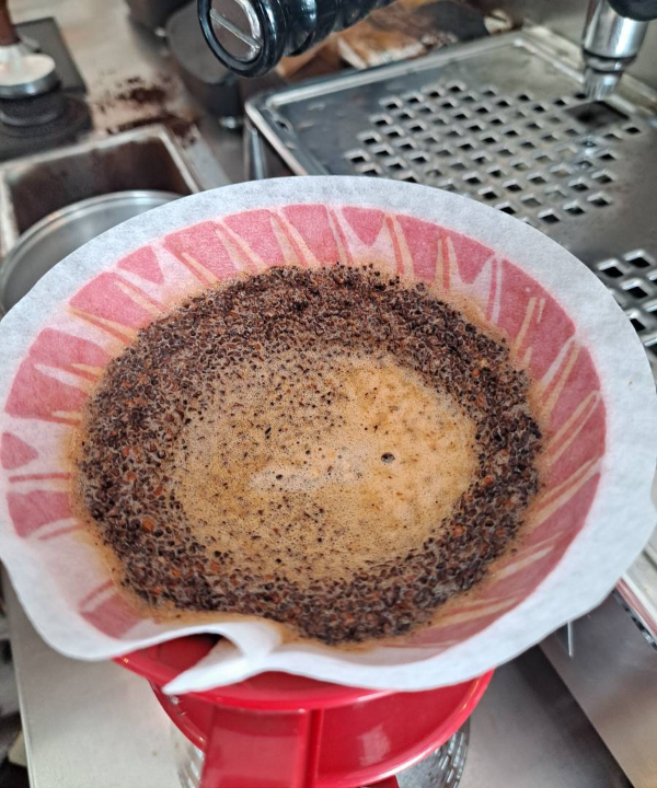 핸드드립 하는 중간